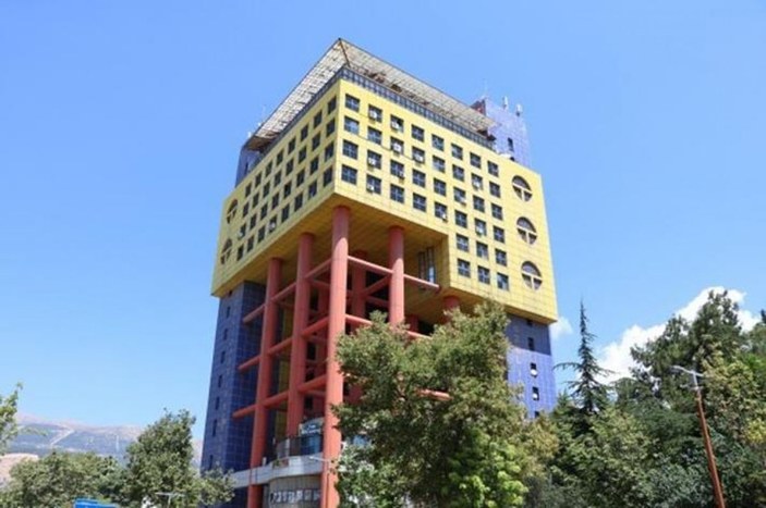 Kahramanmaraş'taki 'dünyanın en saçma binası' yıkılacak