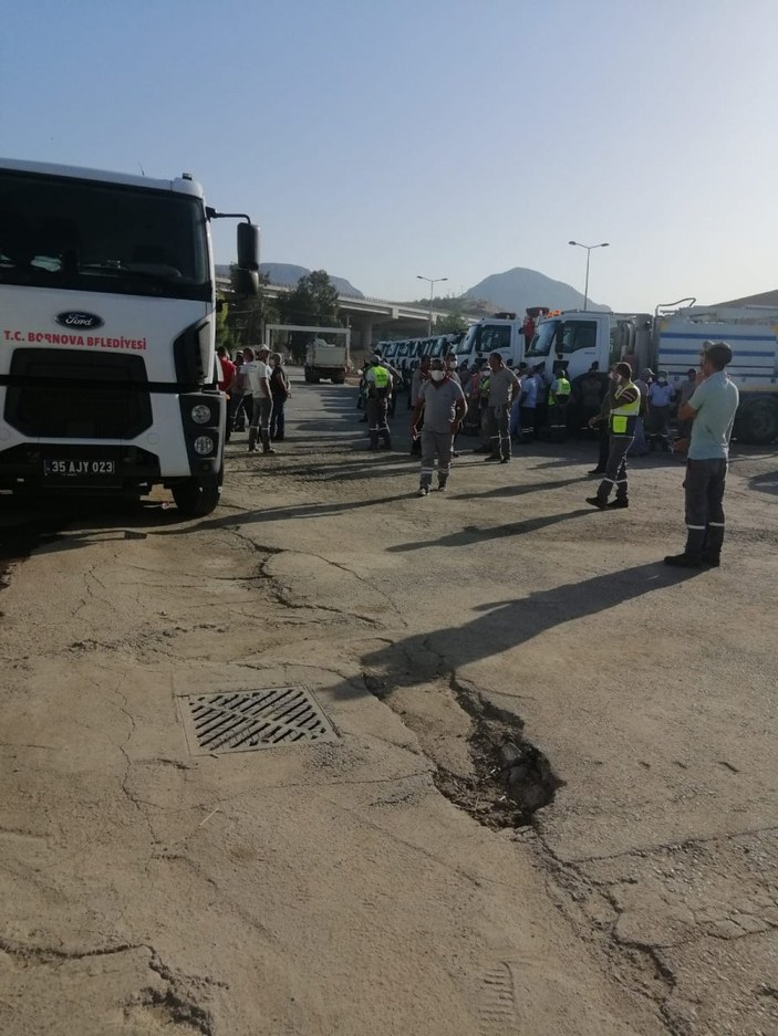 İzmir'de temizlik işçileri, iş durdurma eylemi yaptı