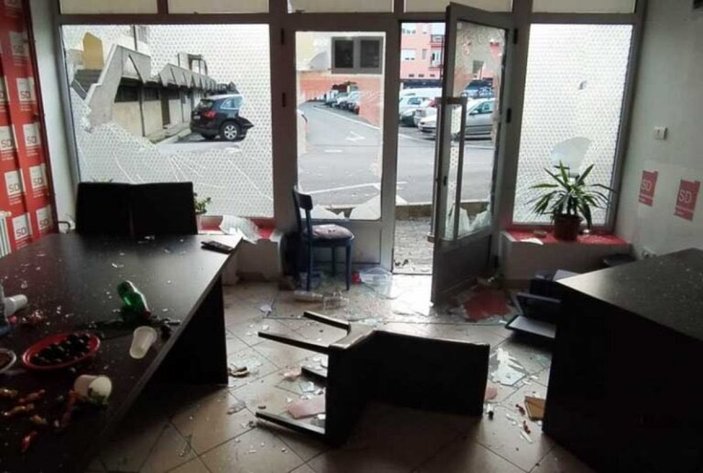 Karadağ'da aşırı sağcılar, Müslümanlara ait binalara saldırdı