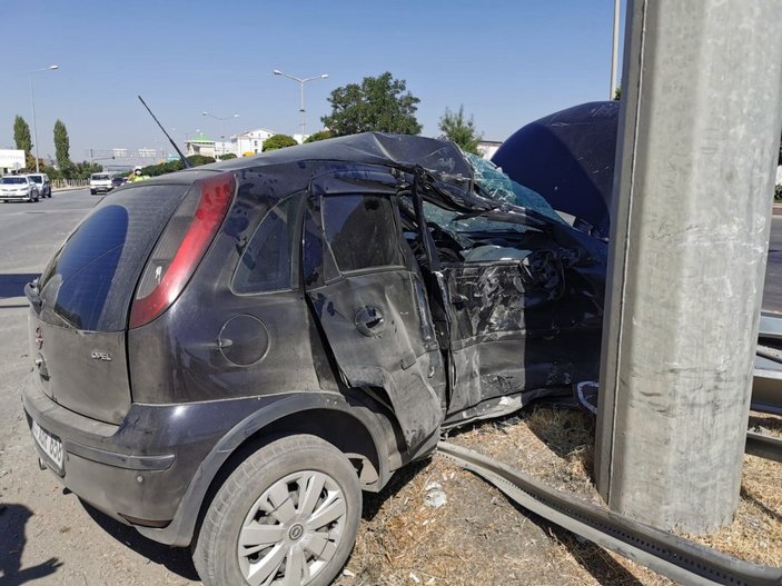 Afyonkarahisar'da otomobil yön levhası direğine çarptı: 1 ölü