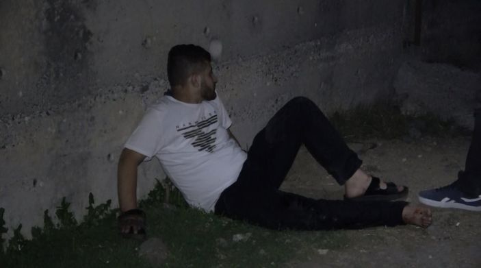 Sultangazi'de saldırıya uğrayan genci devriye gezen polis buldu