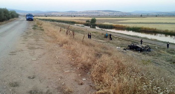 Konya'da otomobil şarampole devrildi: 1 ölü 2 yaralı