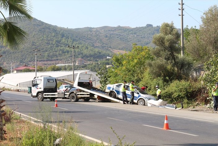 Antalya'da tankerle çarpışan ekip otosundaki 2 polis memuru yaralandı