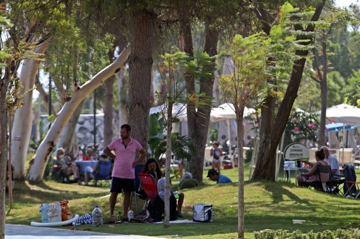 Antalya'da sıcaklık ve aşırı nem bunalttı