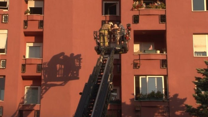 Beşiktaş'ta apartmanın bodrum katında yangın çıktı