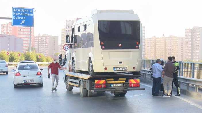 Bakırköy'de minibüs şoförünün polisten kaçma anı