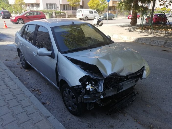 Muğla'da KPSS'ye yetişmeye çalışan iki araç kaza yaptı