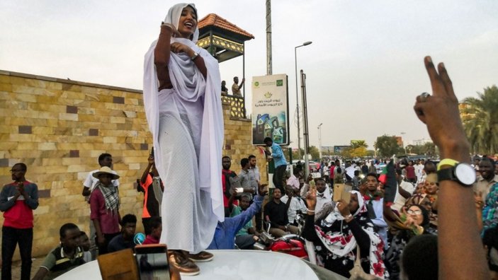 Sudan'da 30 yıllık İslamcı yönetim bitiyor