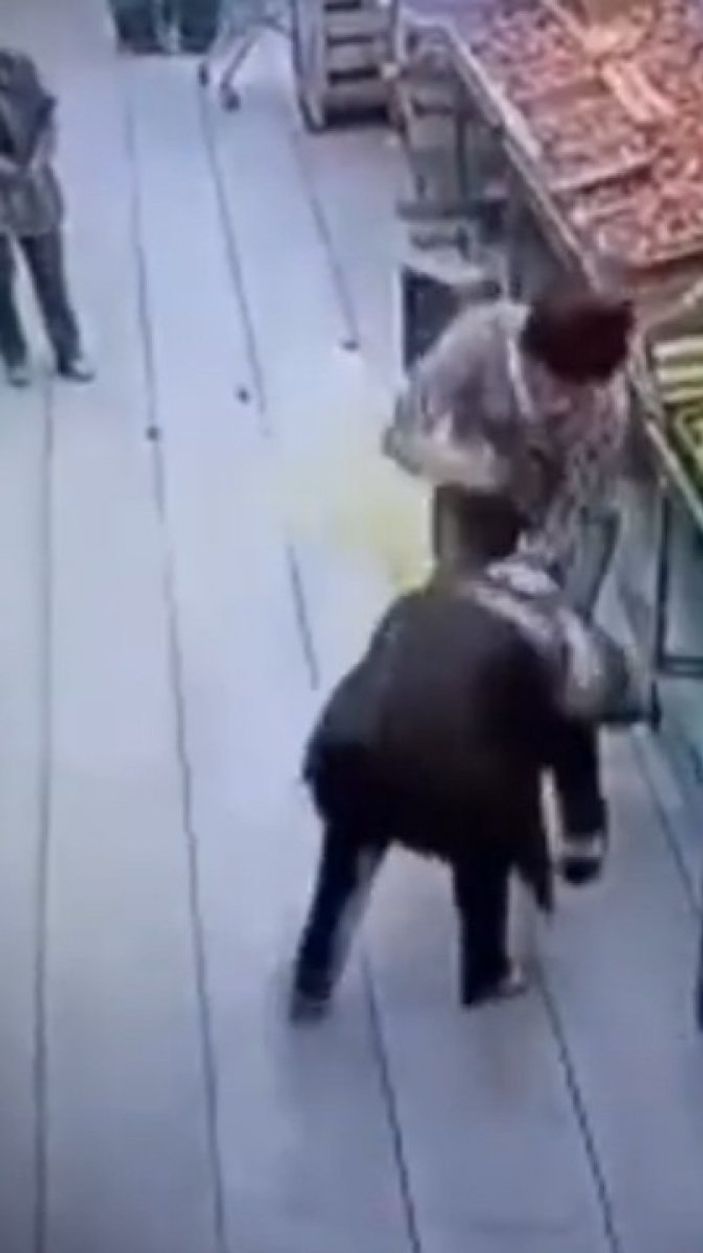 Rusya’da reyon görevlisi defalarca bıçaklandı