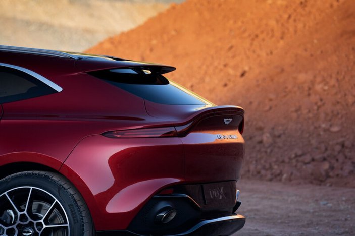 aston-martin-dbx