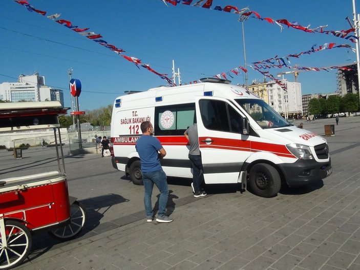 Taksim’de yaralı kadını aracına almayan taksici