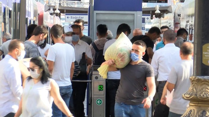 İstanbullu vatandaşlar toplu ulaşımda seferlerin azlığına isyan etti