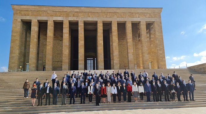 CHP'liler 97'nci kuruluş yıl dönümünde Anıtkabir'i ziyaret etti