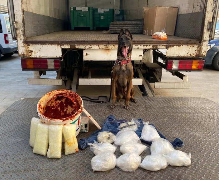 Antalya'da salça kutularının içine gizlenmiş uyuşturucu ele geçirildi
