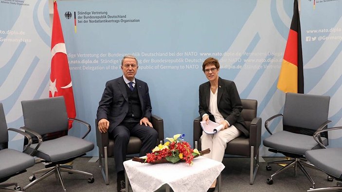 Bakan Hulusi Akar, Almanya Savunma Bakanı Karrenbauer ile Doğu Akdeniz'i görüştü