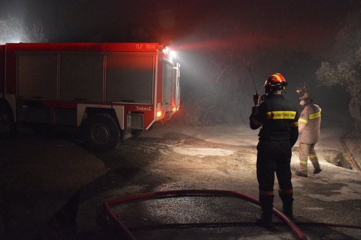Midilli Adası'ndaki sığınmacı kampında yangın çıktı