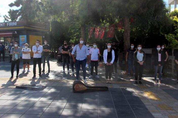 Kayseri'de canlı müziklerin yasaklanmasının ardından müzisyenler eylem yaptı