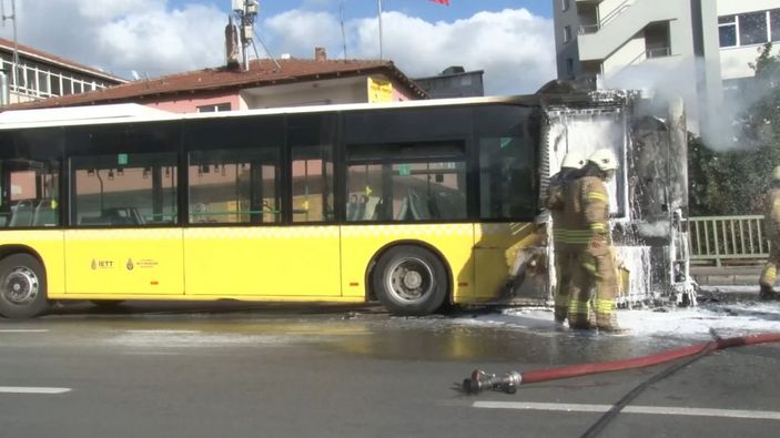i İstanbul'da İETT otobüsü alev topuna döndü