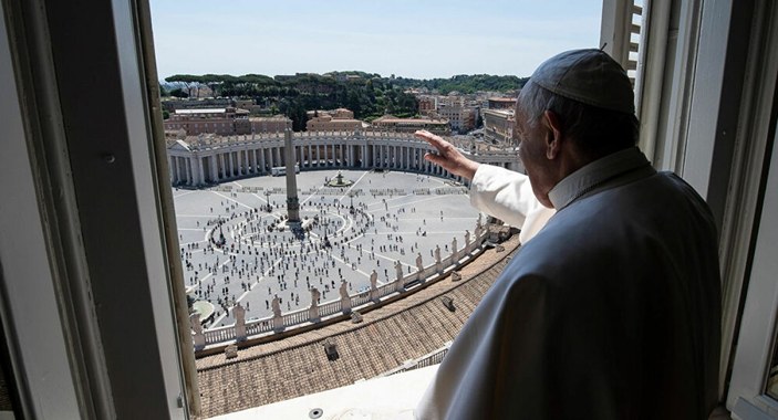 Papa Francis, koronavirüs salgınını fırsata çevirenleri uyardı