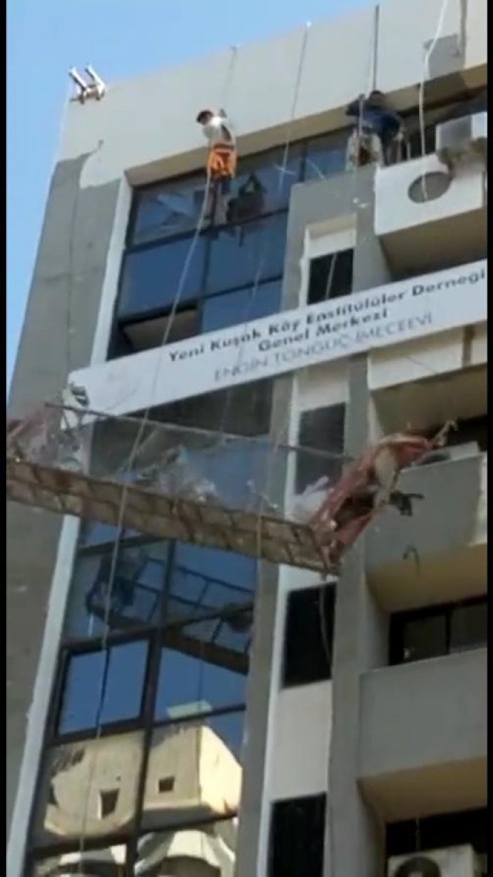 İzmir'de iskeletin halatı koptu: 2 işçi ölümden döndü