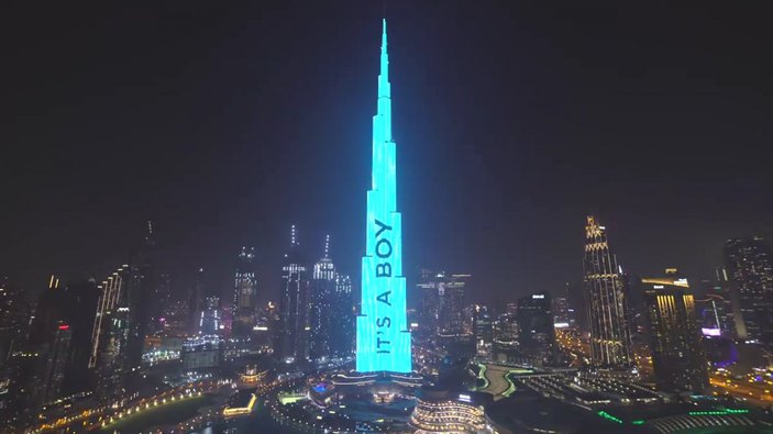YouTuber çift bebeklerinin cinsiyetini Burj Khalifa’ya yansıttı