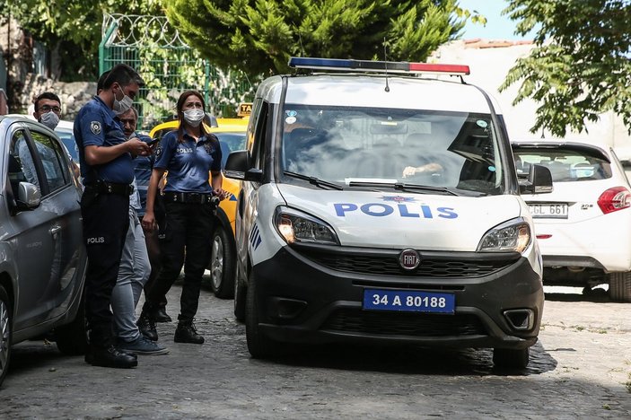 Fatih'te çöp konteyneri yanında bebek bulundu 