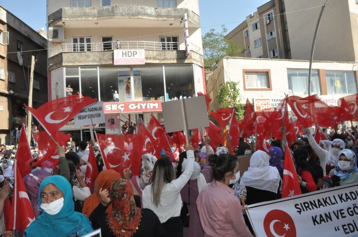 Şırnaklı kadınlar, HDP binasına yürüyerek kan ve gözyaşına ‘Edi bese’ dedi