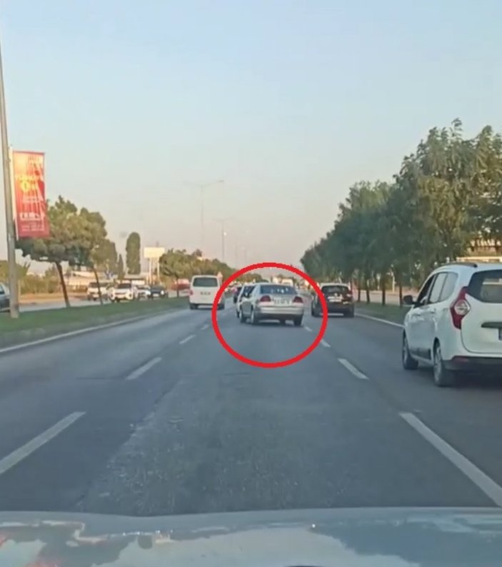 Bursa'da trafikte makas atan maganda kamerada