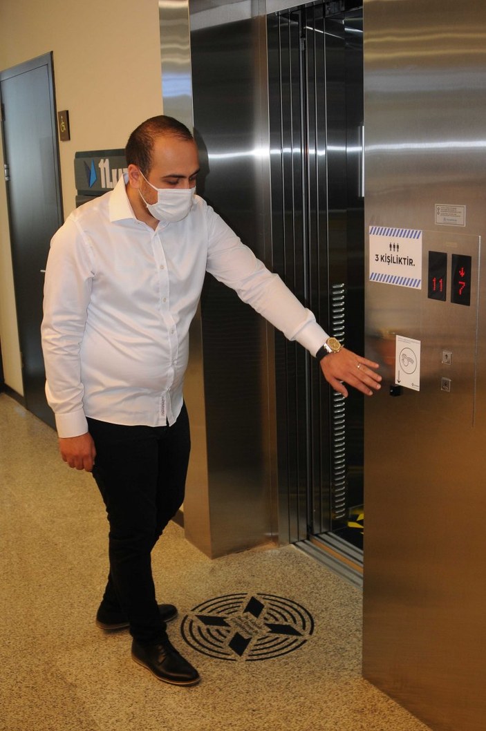 Kocaeli'de koronavirüse karşı ses komutuyla çalışan asansör sistemi yapıldı