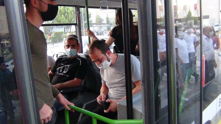 Bursa'da maske takmayan yolcuyu polise ihbar etti