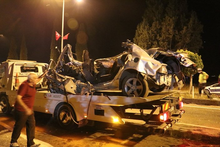 İzmir'de kaza: 2 ölü 2 yaralı