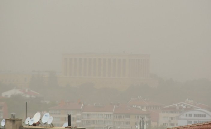 Ankara'da kum fırtınası
