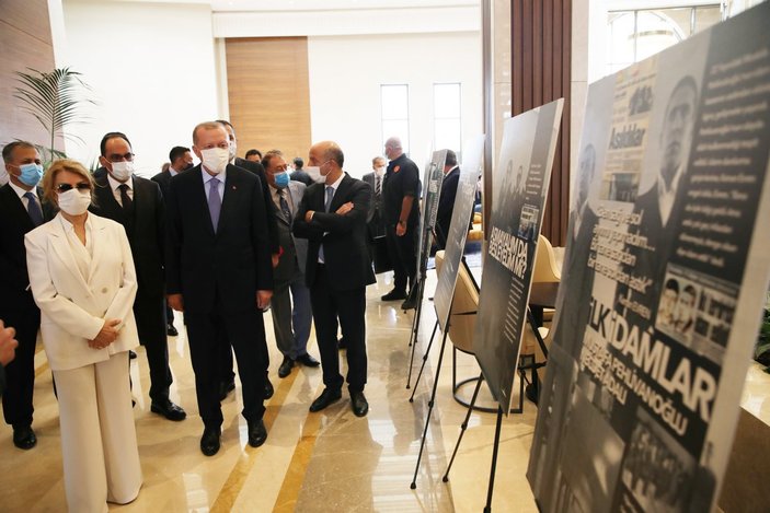 Cumhurbaşkanı Erdoğan, Tansu Çiller'e 12 Eylül fotoğraf sergisini gezdirdi