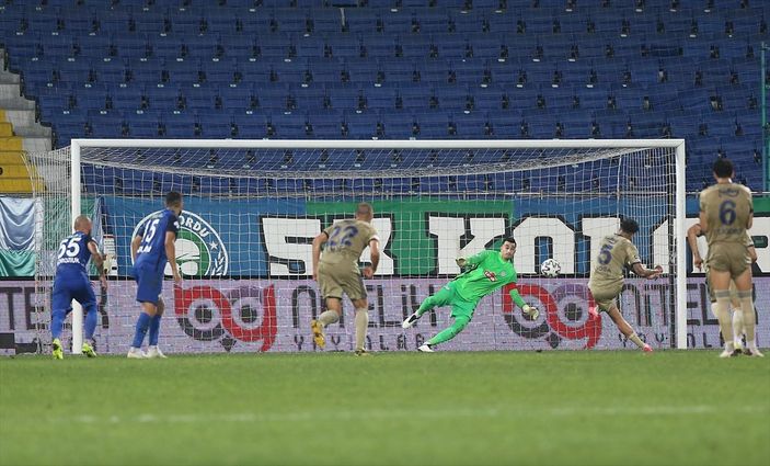a Enner Valencia: Penaltı pozisyonunda bana müdahale var