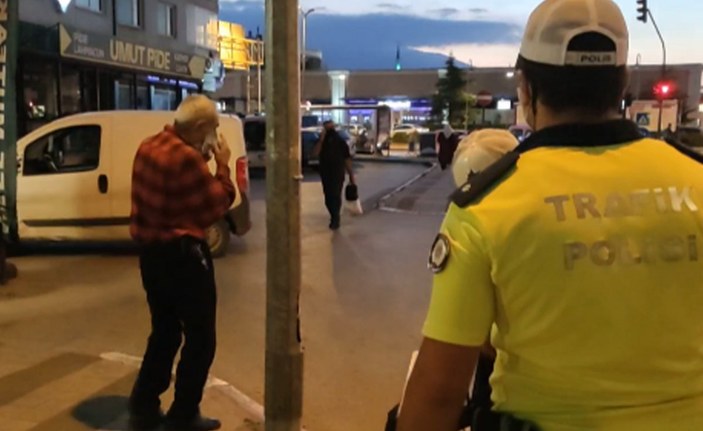 Bursa'da maske cezası kesilen şahıs maskesini çıkarıp gitti