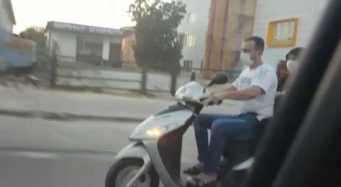 Bursa'da bebekli çift, motosiklet ile tehlikeli yolculuk yaptı