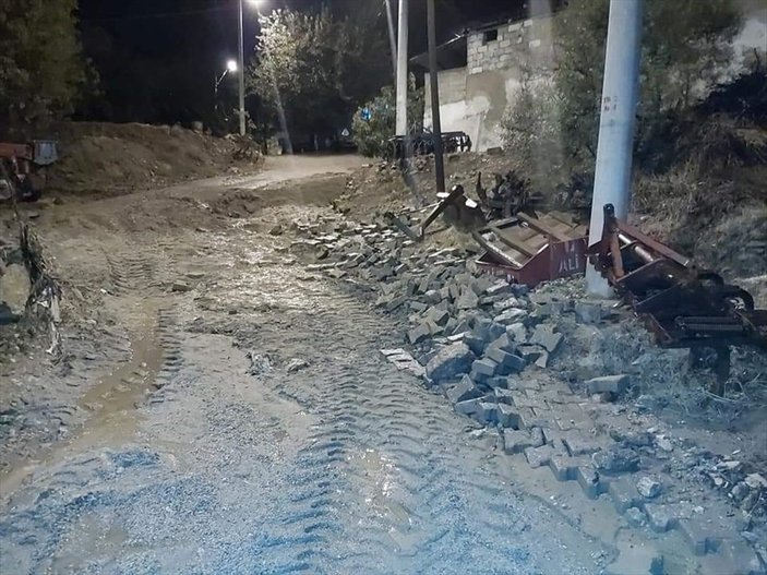 Aydın'da sağanak yağış vatandaşlara zor anlar yaşattı