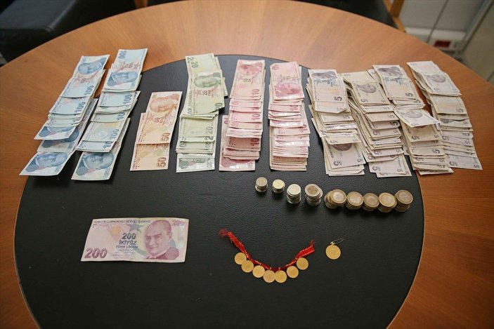 İzmir'de dilencinin üzerinden 8 altın ile 4 bin lira çıktı