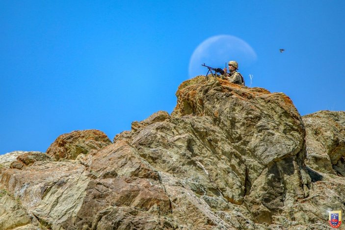 Jandarma paylaştı: Van’da operasyondaki komandonun fotoğrafı