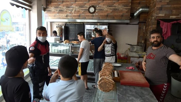 Sultangazi'de sosyal mesafesiz lokanta açılışı
