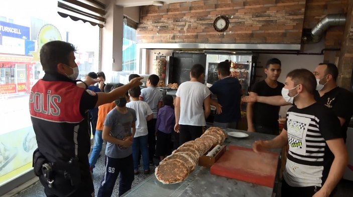 Sultangazi'de sosyal mesafesiz lokanta açılışı
