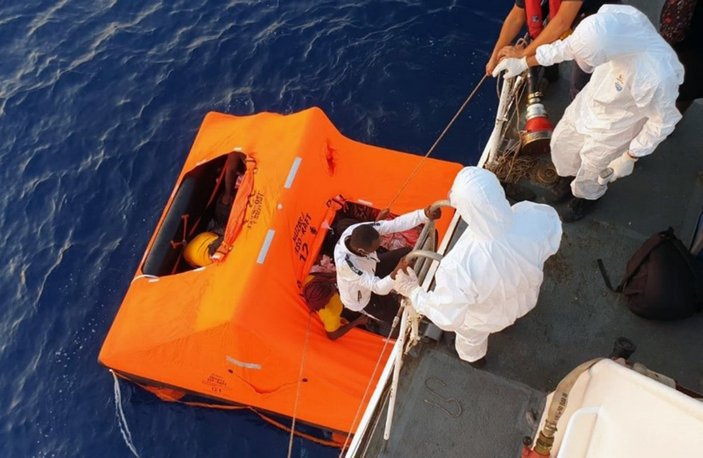 Yunan Sahil Güvenliği göçmenleri ölüme terk etti