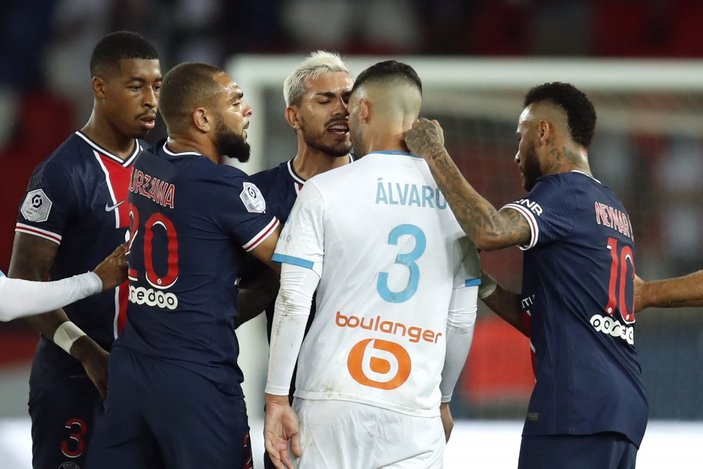 PSG-Marsilya maçında kartlar havada uçuştu