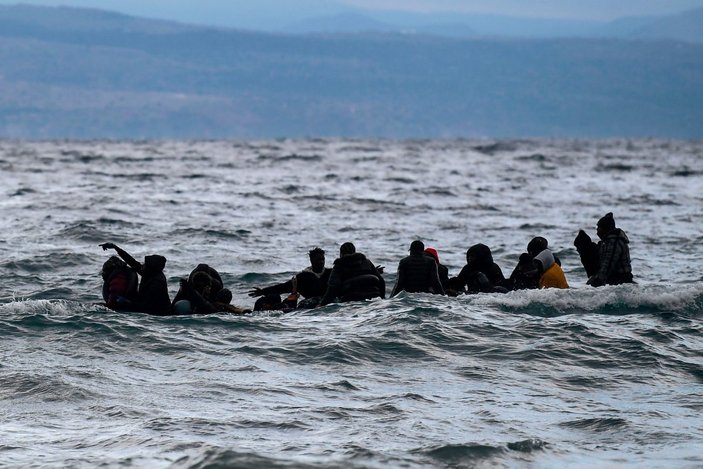 Hollanda basını: Yunanistan, göçmenleri denize geri itiyor