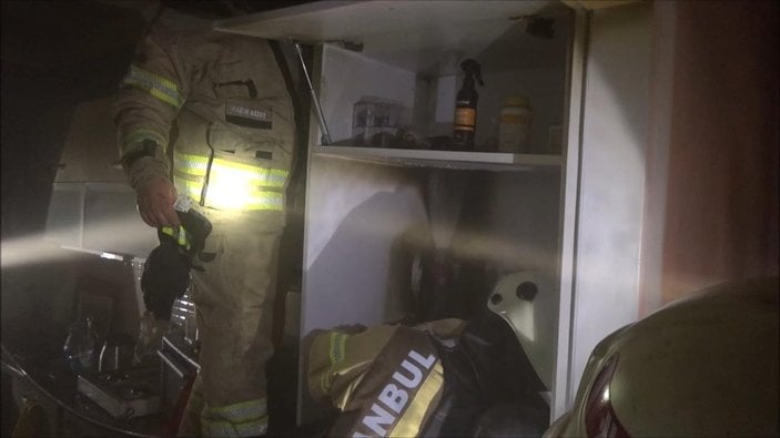 Silivri'de buzdolabı motoru patladı, yangın çıktı