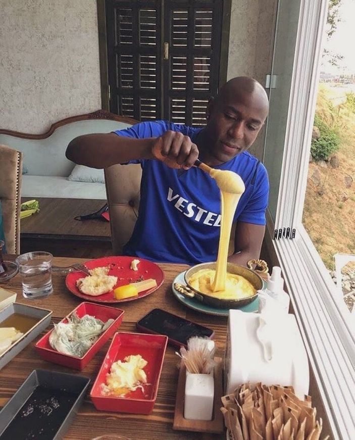 Benik Afobe kuymakla tanıştı