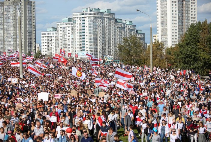 Belaruslu muhaliflerin iç çamaşırlı protestosu