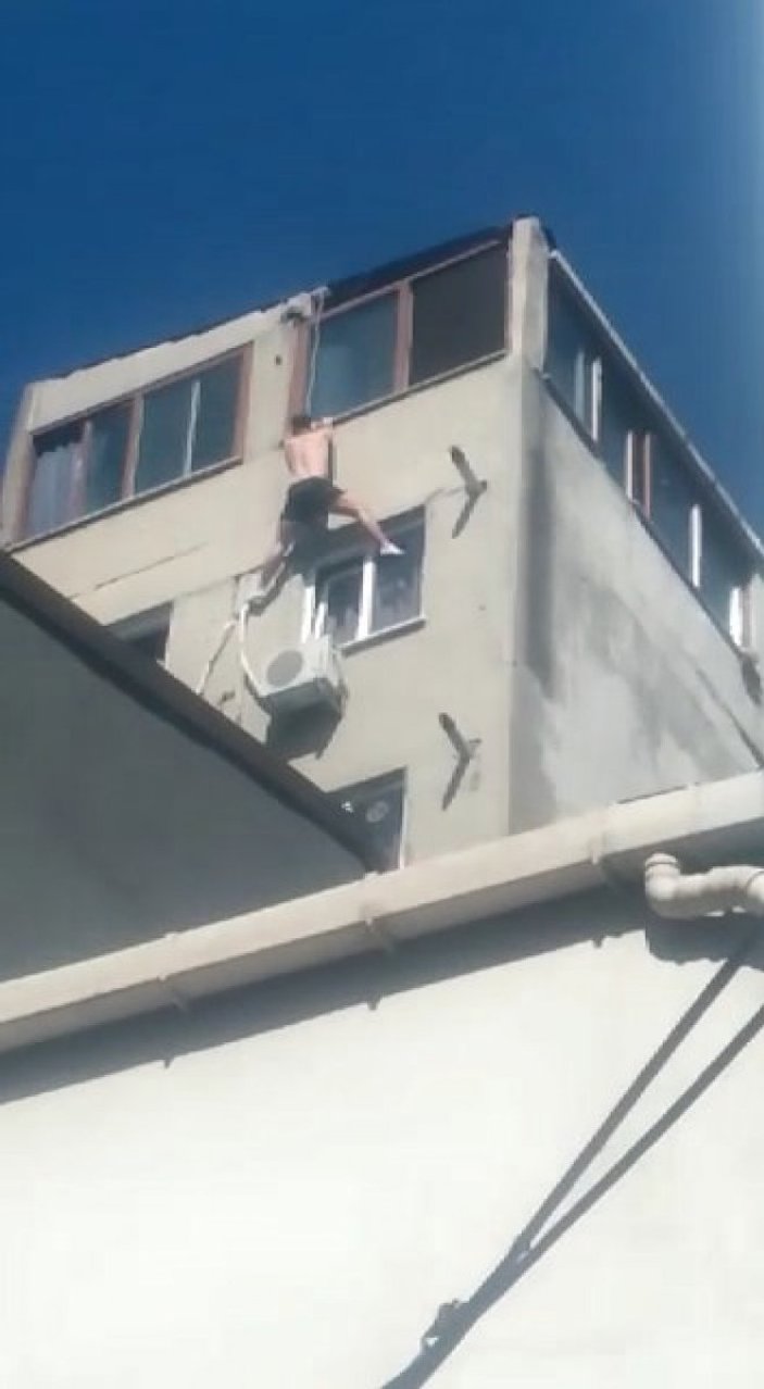 Beyoğlu'nda camdan cama geçmeye çalıştı, 7'nci kattan aşağı düştü