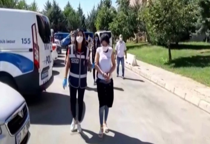 Gaziantep'te evden para kasasını çalan kadınlar kameraya yakalandı