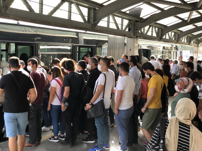 İstanbul'da toplu ulaşımda yoğunluk